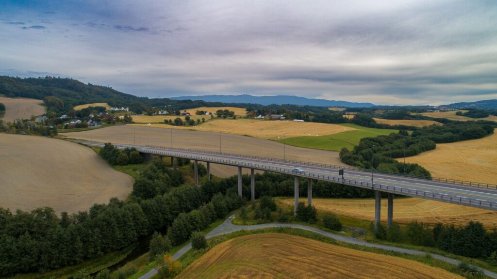 Dronebilde av bro på E39 Orkdalsvegen fra Klett til Bårdshaug