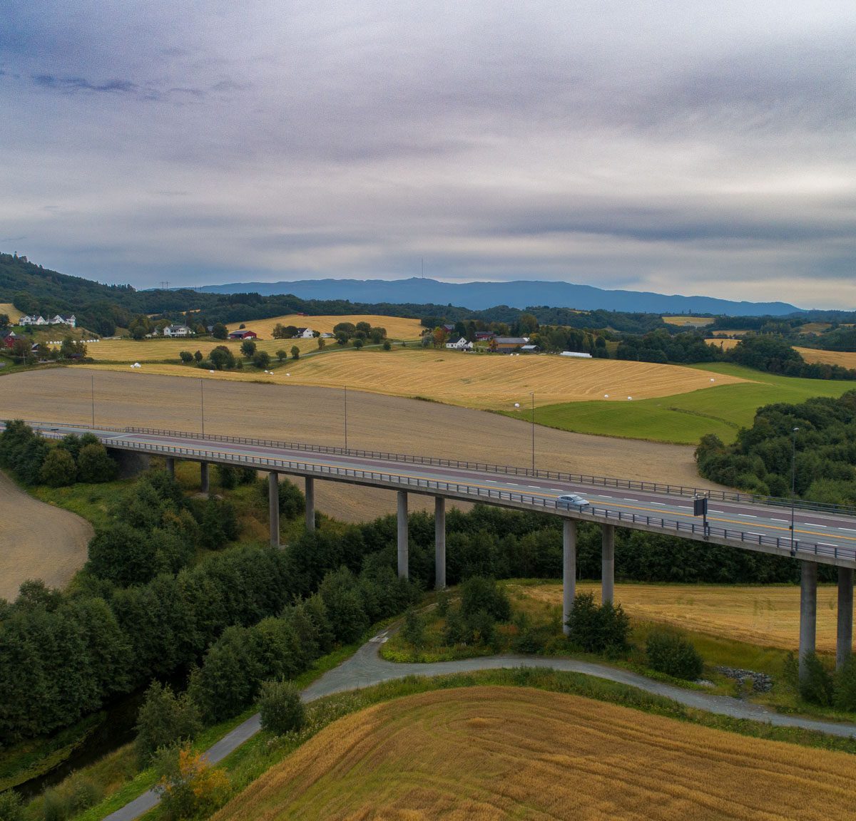 Dronebilde av bro på E39 Orkdalsvegen fra Klett til Bårdshaug