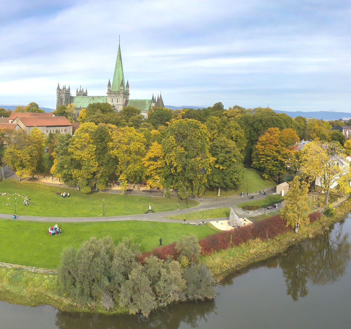 Dronebilde av Marinen, en mye brukt park i Trondheim sentrum. (Foto: Asplan Viak)