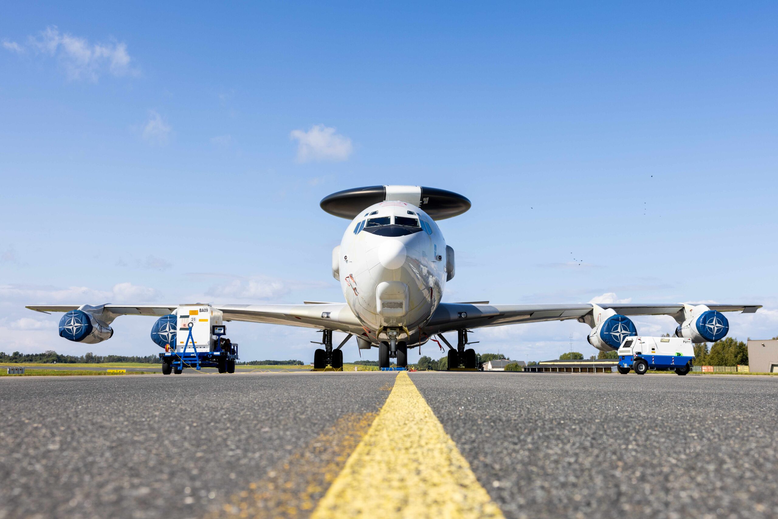 Rullebanen er strategisk viktig og NATOs overvåkningsfly AWACS kan nå bruke flyplassen.