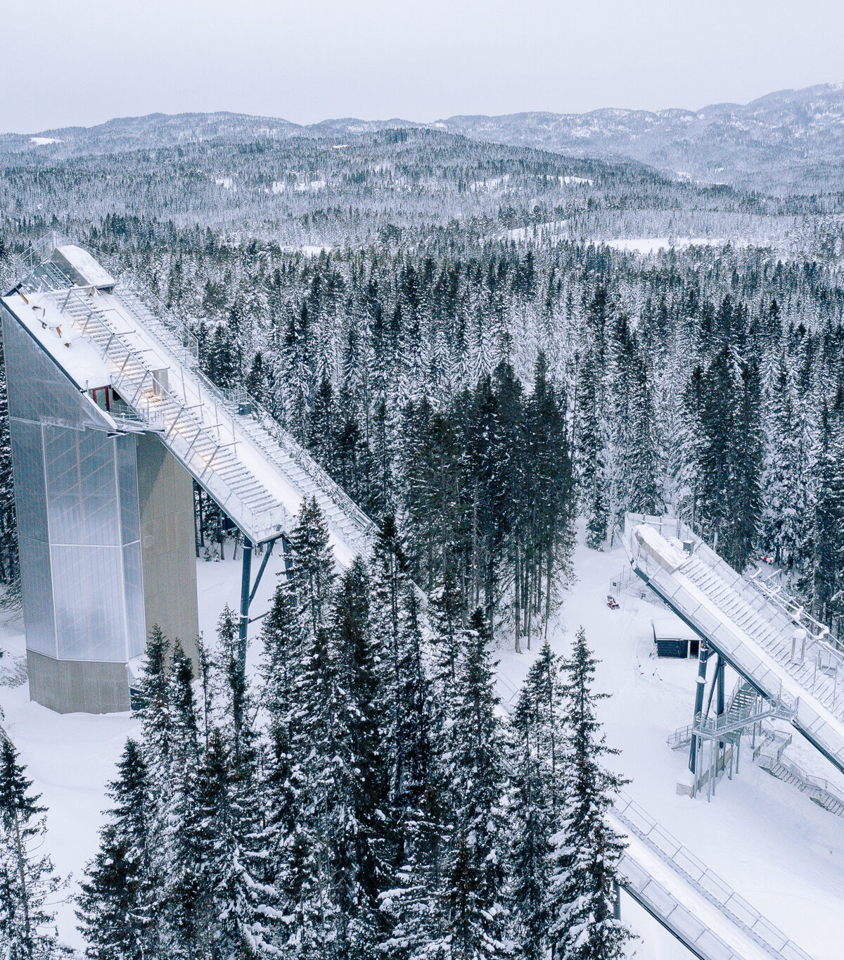 Hoppbakkene i Granåsen idrettsanlegg med snø