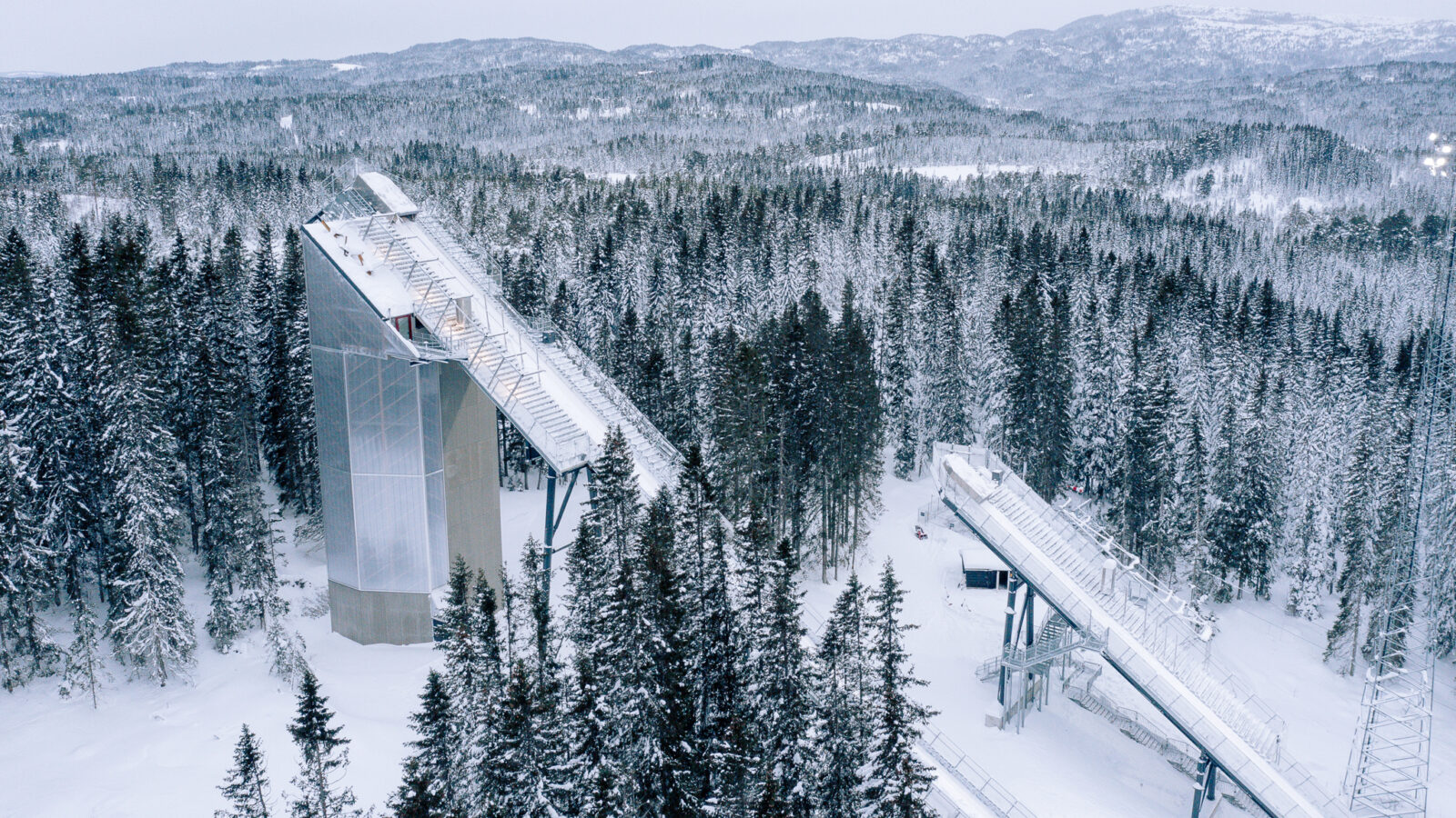 Hoppbakkene i Granåsen idrettsanlegg med snø