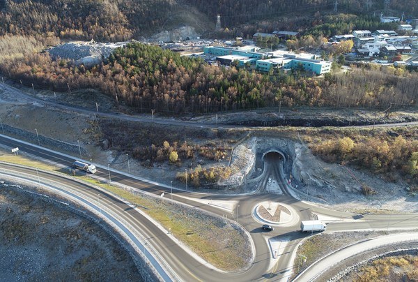 Dronebilde av tunnel ved nye Narvik sykehus. Foto: Asplan Viak